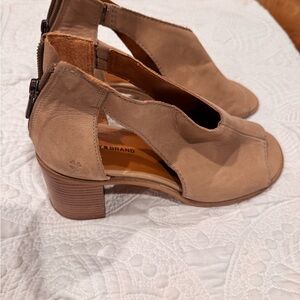 Lucky Brand Tan Open-Toe Block Heel Sandals